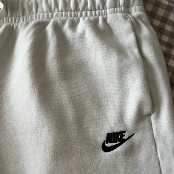 Nike Wide Leg Sweatpants - Picture 2 of 5